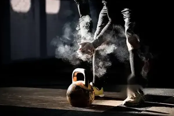 Klatki Power Rack i ławki treningowe